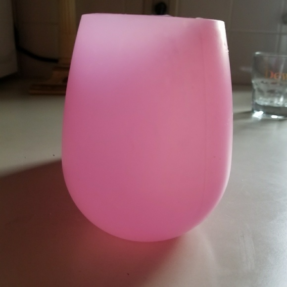 Pink silicone cups for party drinks beer wine tea - Picture 3 of 4
